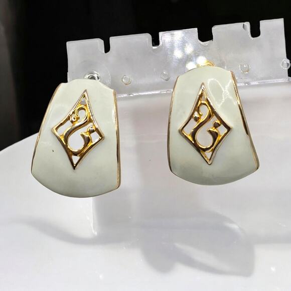 80s Off White Creamy Earrings Pierced Large Studs Curved Rectangle Gold Tone - Picture 7 of 7